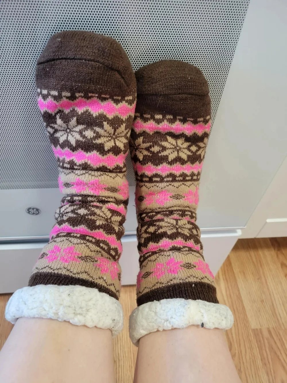 Sherpa-Lined Holiday Knit Socks - Brown & Pink